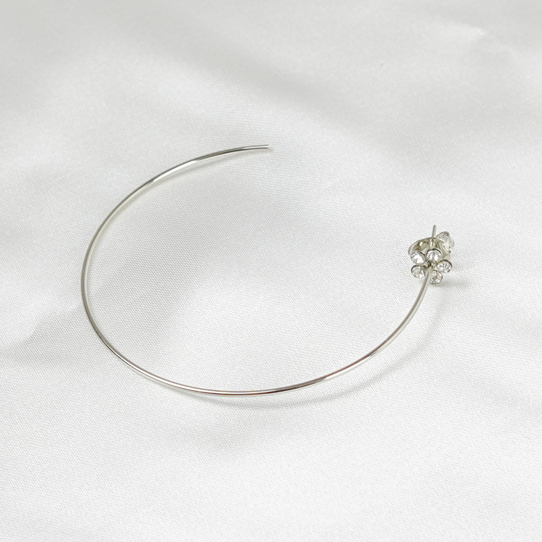 Brinco Maristela Prateado Grande de Argola com Detalhe de Flor em Strass