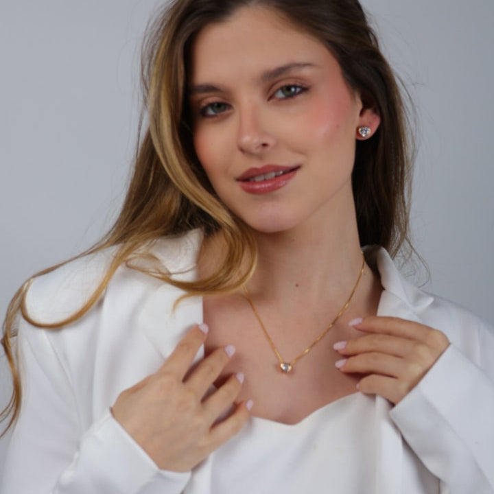 Colar Vivienne Dourado de Pedra Natural em formato de Coração