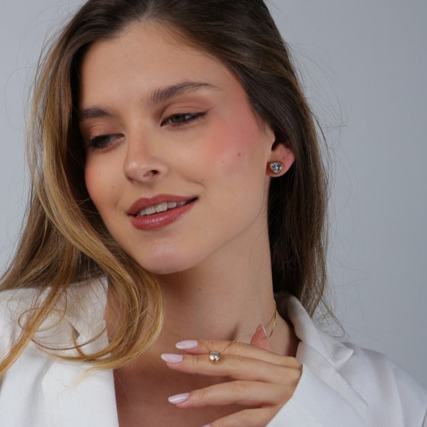 Brinco Lisiê Dourado de Zircônia em formato de Coração
