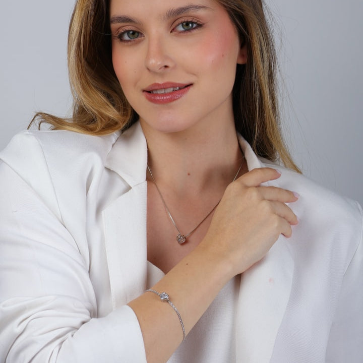 Pulseira Carly Prateada com Pedra de Coração em Zircônia