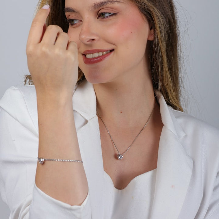 Colar Vivienne Prateado de Pedra Natural em formato de Coração
