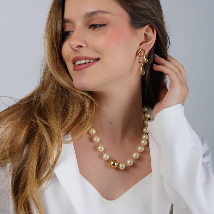 Colar Bali Dourado de Pérolas e Bola