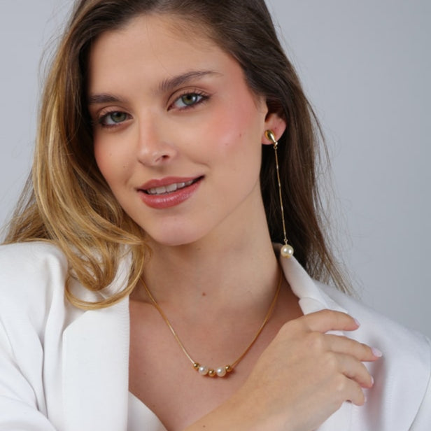 Brinco Giselle Dourado de Corrente com Pérola