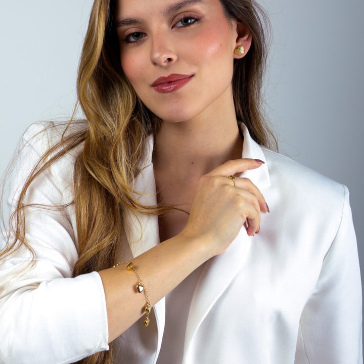 Pulseira Agnes Dourada com Pingentes de Coração