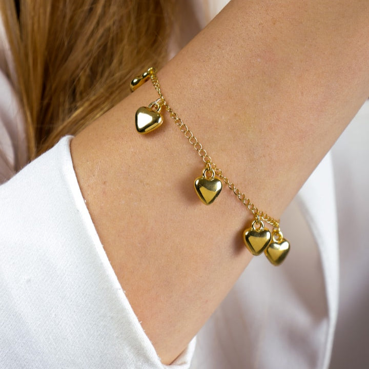 Pulseira Agnes Dourada com Pingentes de Coração