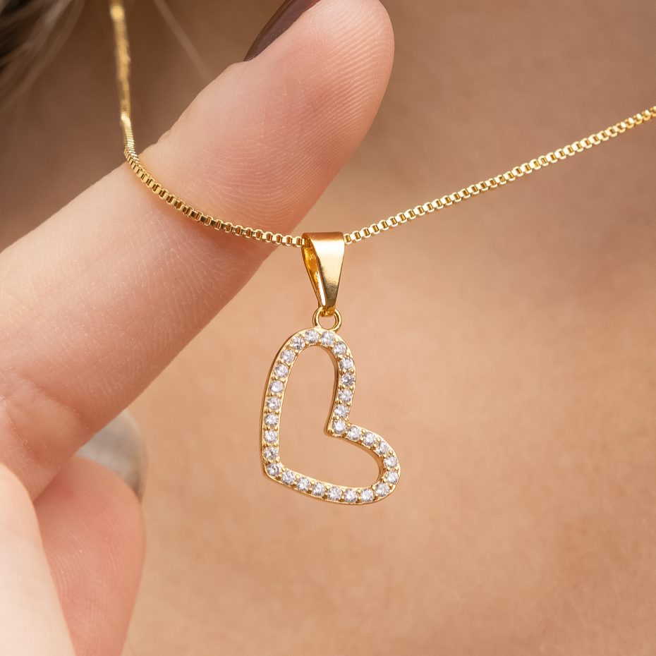 Colar Charming Dourado de Coração Irregular Vazado com Zircônia