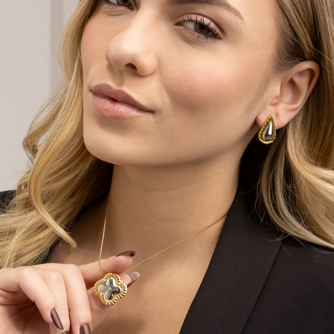 Colar Barroca Dourado e Prateado de Flor