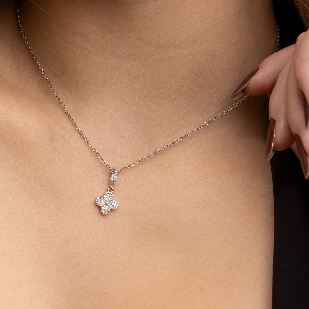 Conjunto Riana Prateado de Trevo Cravejado de Zircônia
