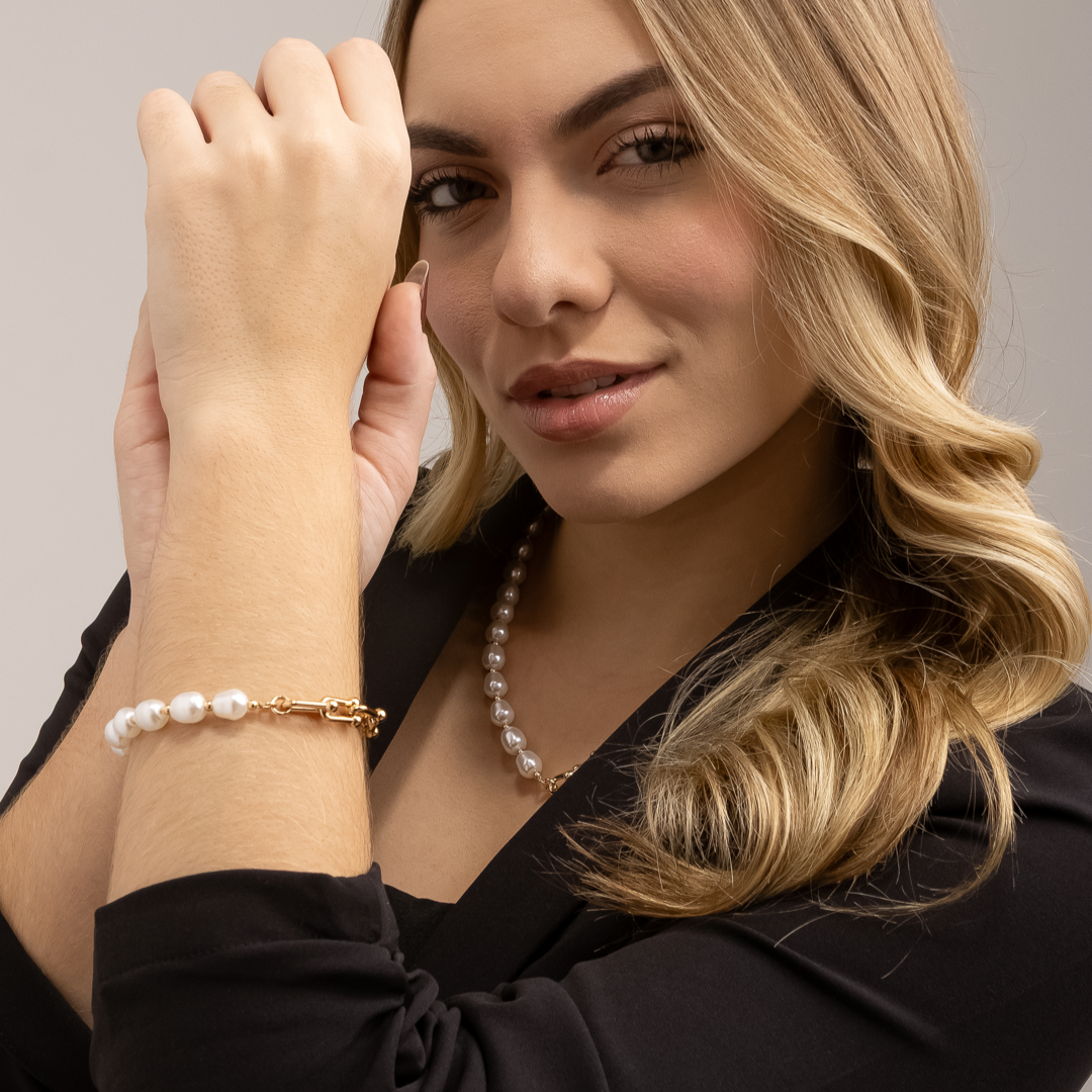 Pulseira Sienna Dourada de Corrente com Pérolas Amassadas