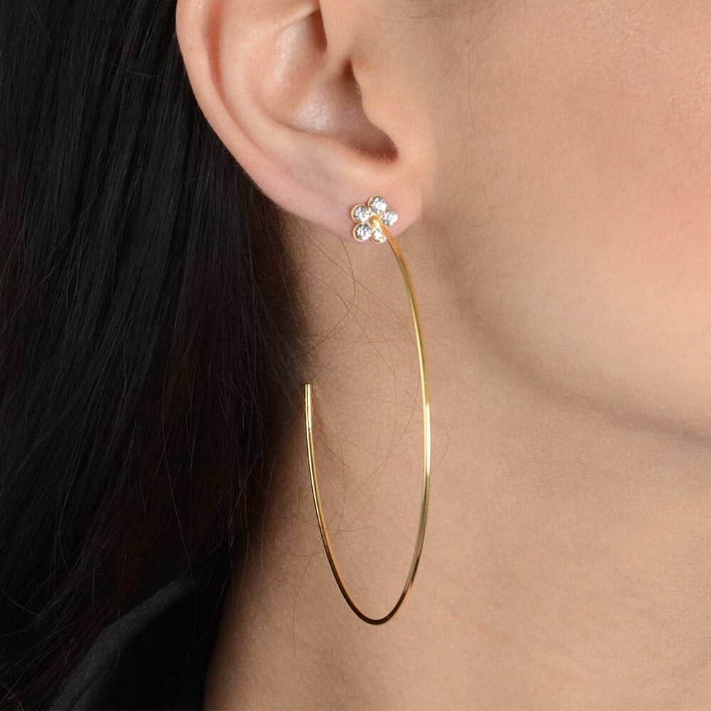 Brinco Dourado Grande de Argola com Detalhe de Flor em Strass Brincos Hub Joias