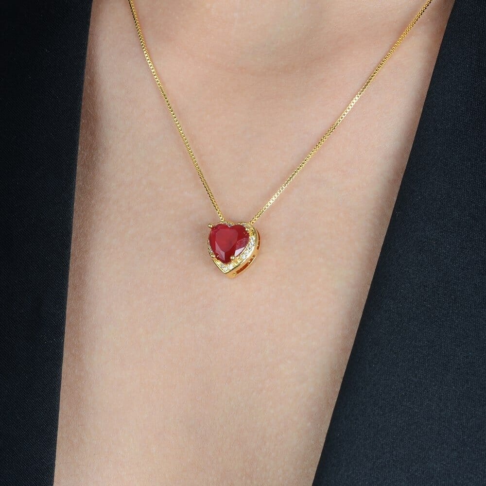 Colar Dourado de Pedra Natural Vermelha Coração Cravejado de Zircônia Colares Hub Joias