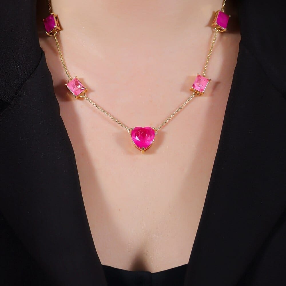 Colar Dourado de Pedras Coração e Retângulos Rosas Colares Hub Joias
