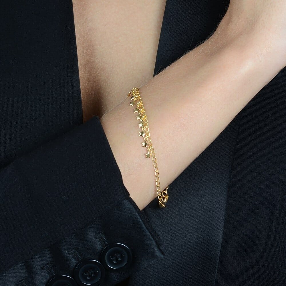 Pulseira Dourada Chuveirinho com Pingentes de Estrela Pulseiras Hub Joias
