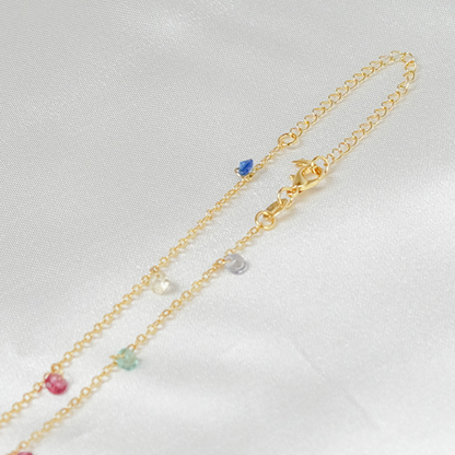 Colar Amarílis Dourado Chocker Pontos de Luz Coloridos Cristais