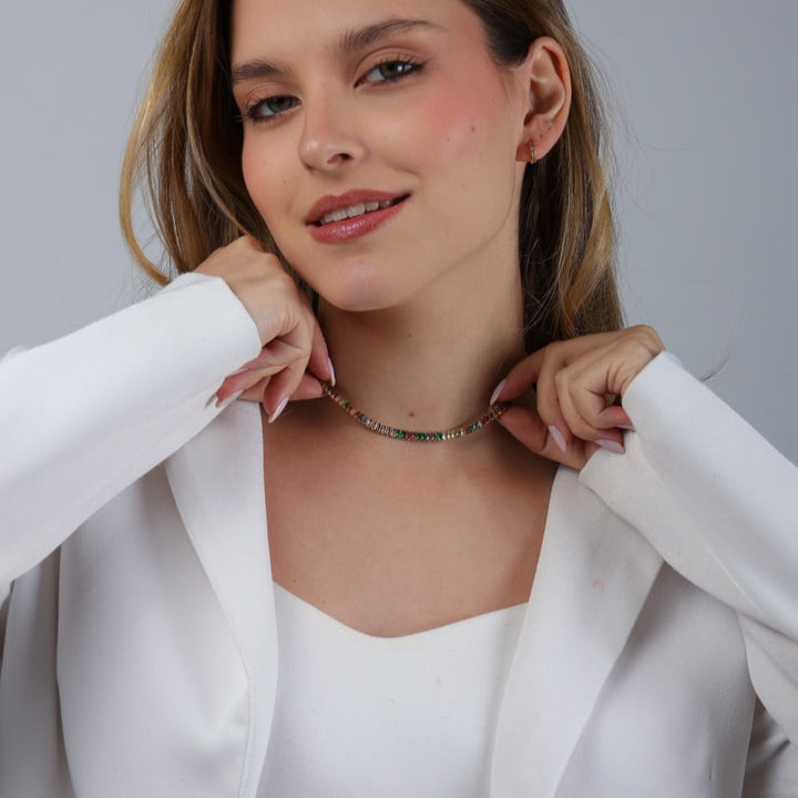 Colar Suzi Dourado Chocker de Pedras Coloridas