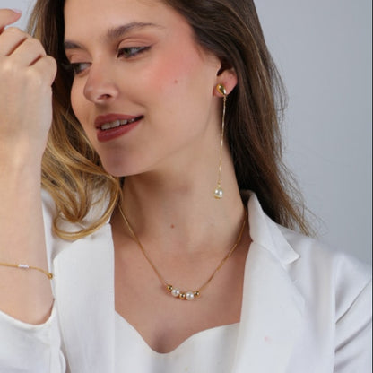 Brinco Giselle Dourado de Corrente com Pérola