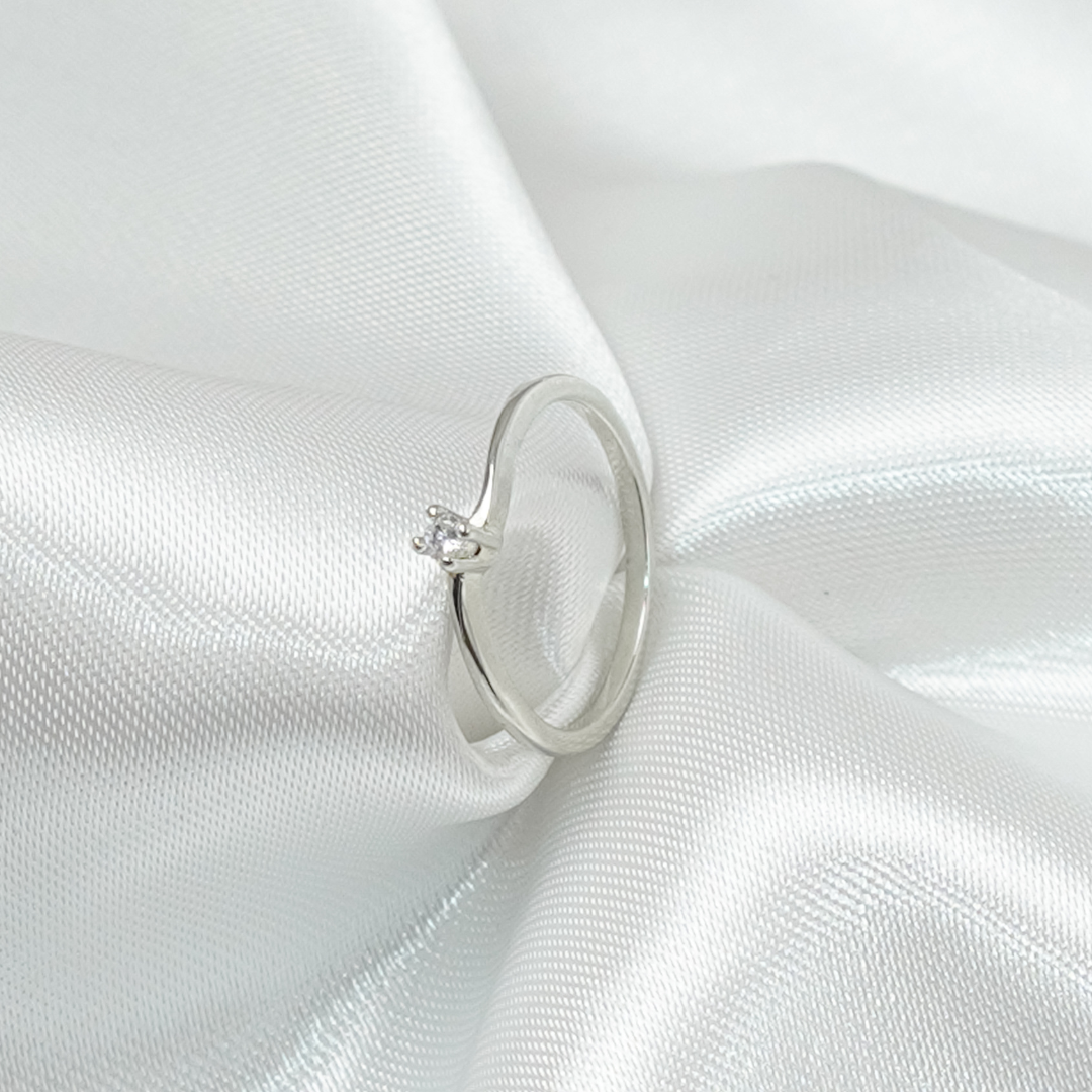 Anel Beatriz Prateado Solitário Delicado com Zircônia - Fonttani