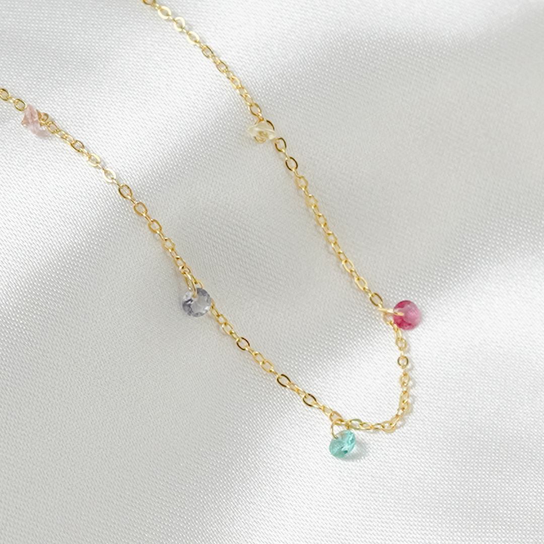 Colar Amarílis Dourado Chocker Pontos de Luz Coloridos Cristais - Fonttani