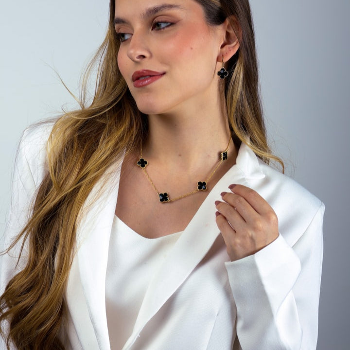 Colar Emeline Dourado 5 Trevos Preto - Fonttani