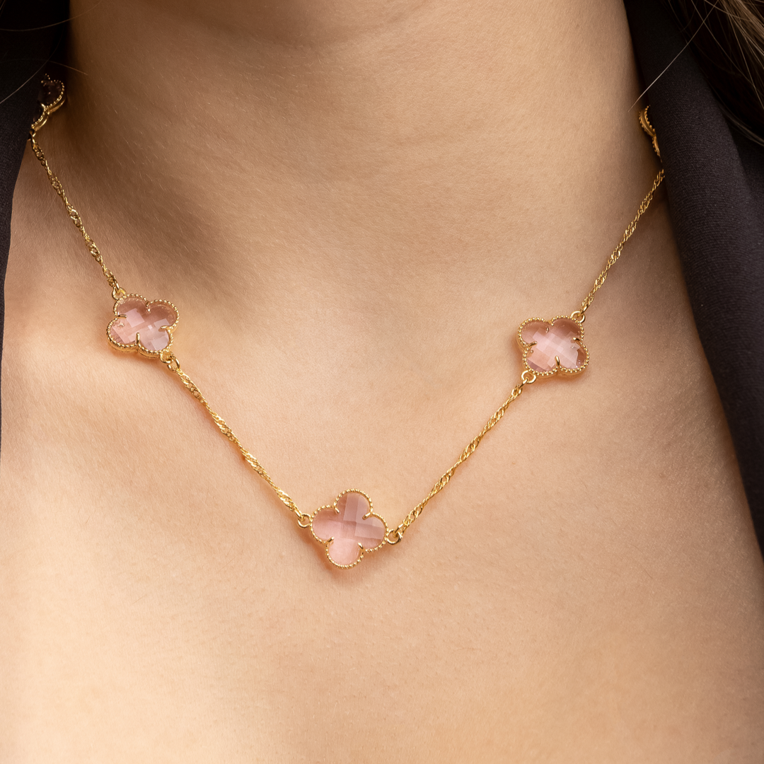 Colar Emeline Dourado 5 Trevos Rosa - Fonttani