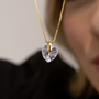 Colar Marília Dourado de Coração em Cristal - Fonttani