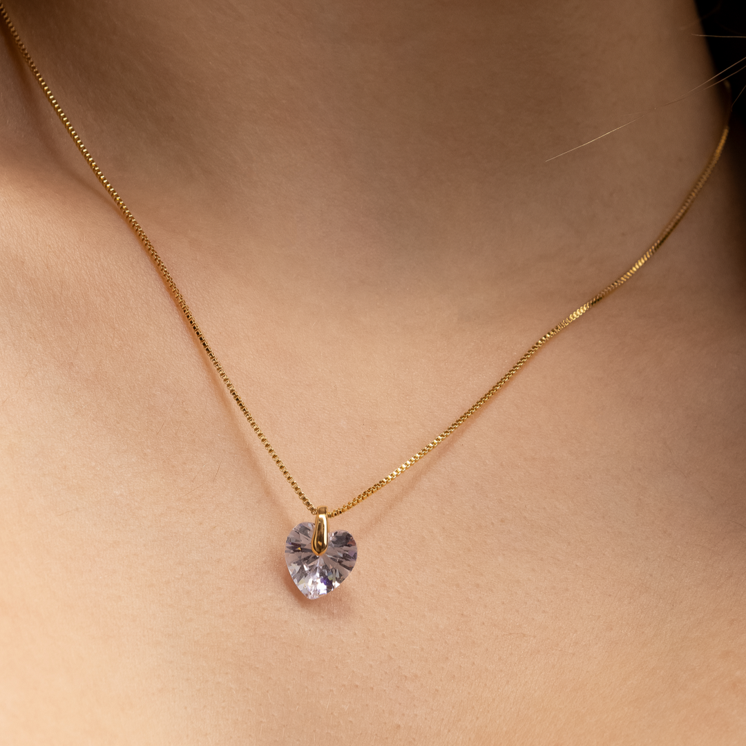 Colar Marília Dourado de Coração em Cristal - Fonttani