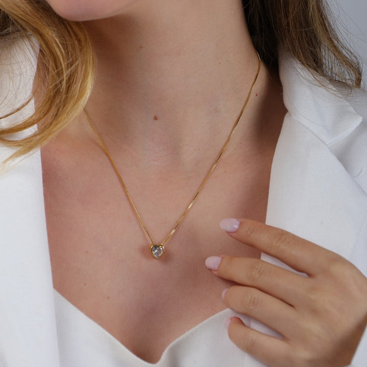 Colar Vivienne Dourado de Pedra Natural em formato de Coração - Fonttani