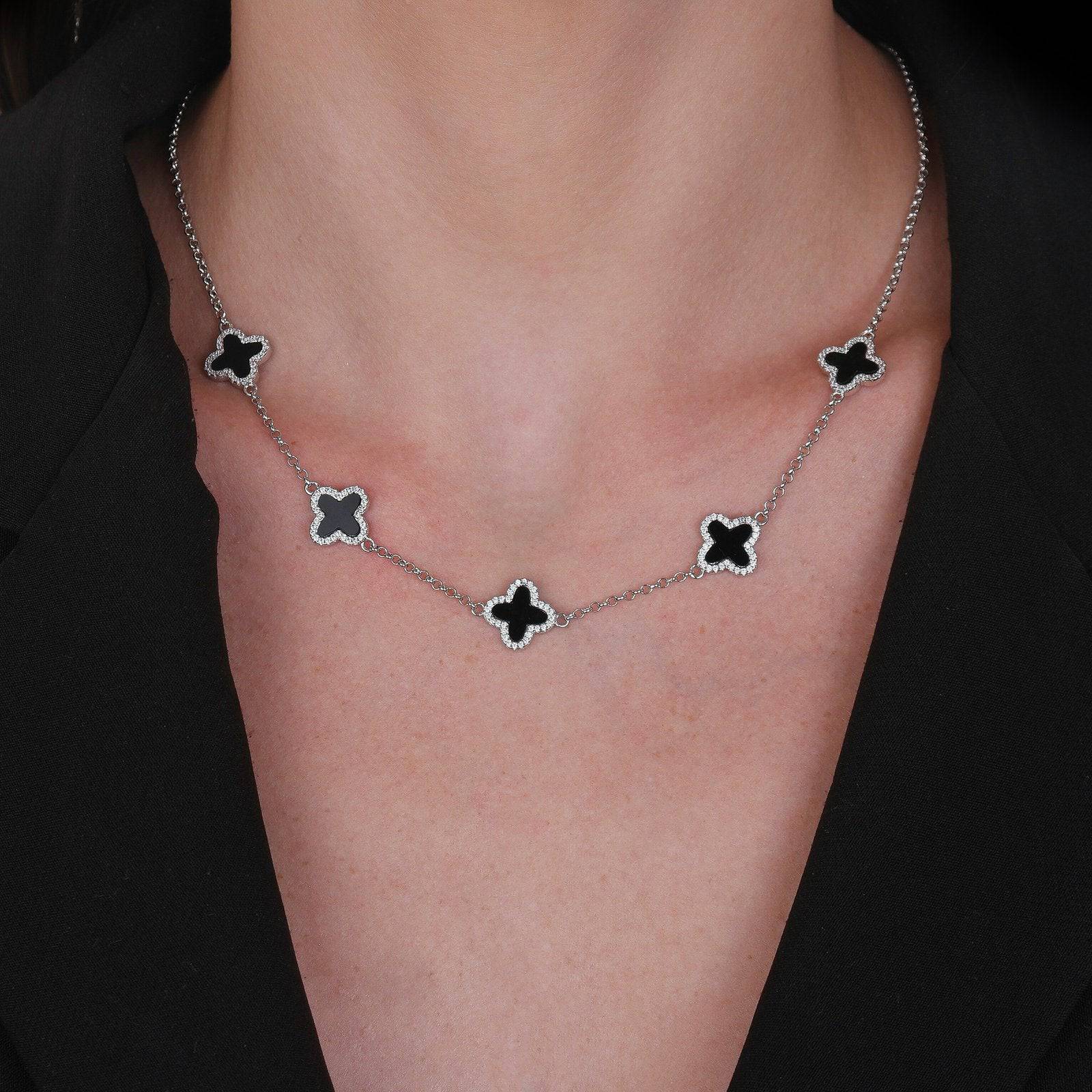 Colar Zoe Prateado de Trevos Pretos Cravejados de Zircônia - Fonttani