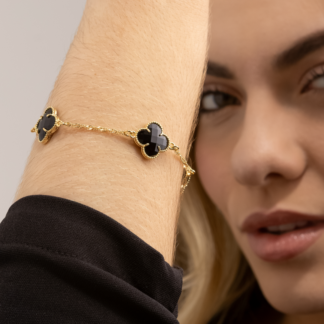 Pulseira Emeline Dourada Trevos Zircônia Preta - Fonttani